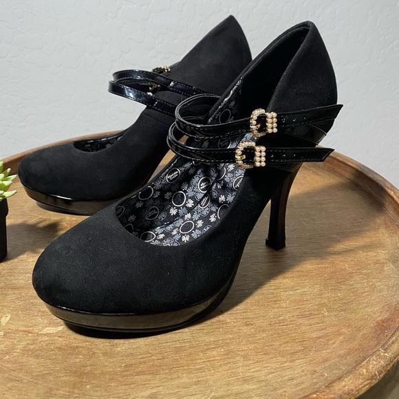 Riverdale Veronica Pearl Buckle Mary Jane Heels Hot Topic Exclusive - Picture 2 of 9